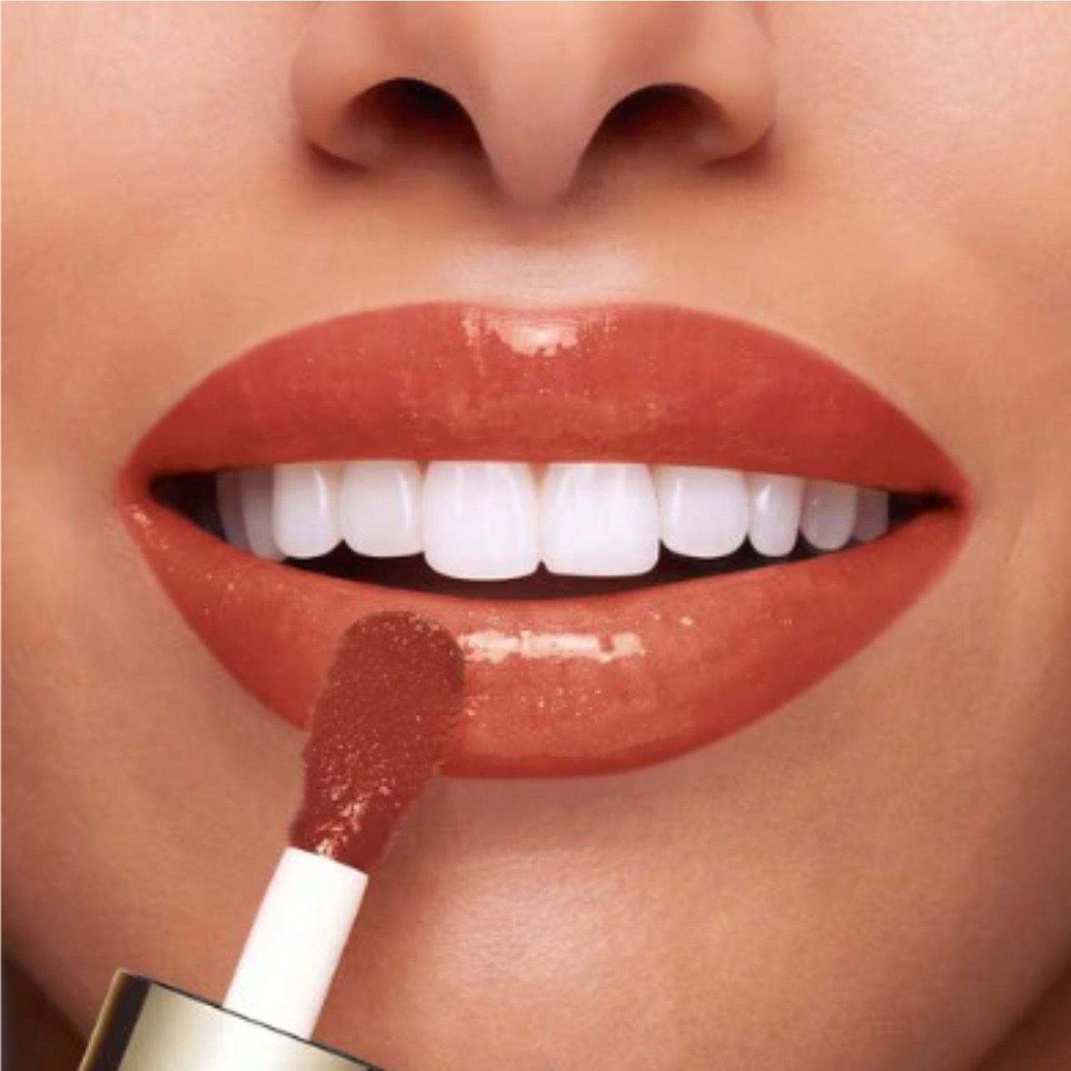 LIP COMFORT OIL (ACEITE HIDRATANTE PARA LABIOS CON UN TOQUE DE COLOR)